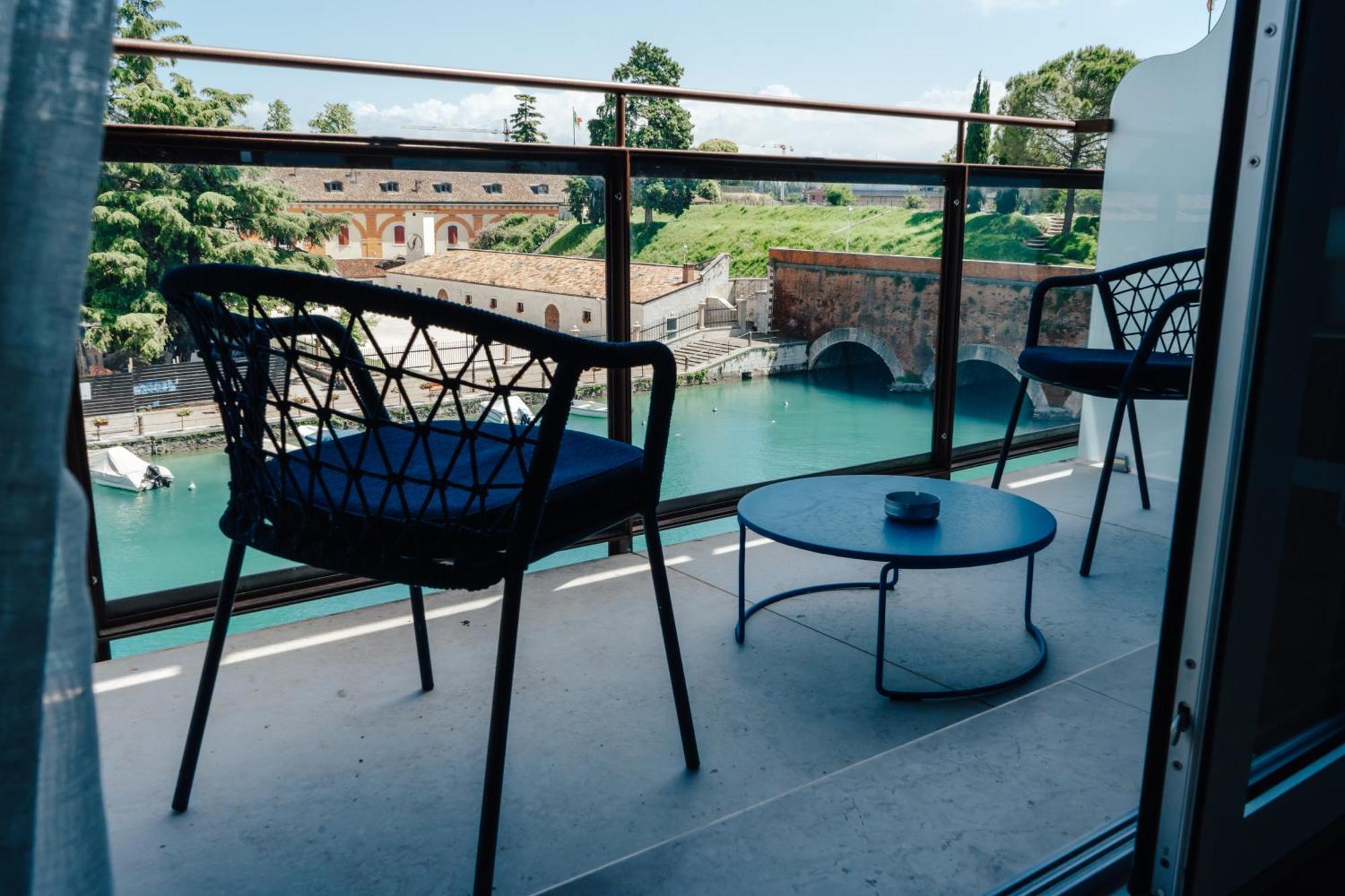 C House Rooms Lake Пескьера-дель-Гарда Экстерьер фото