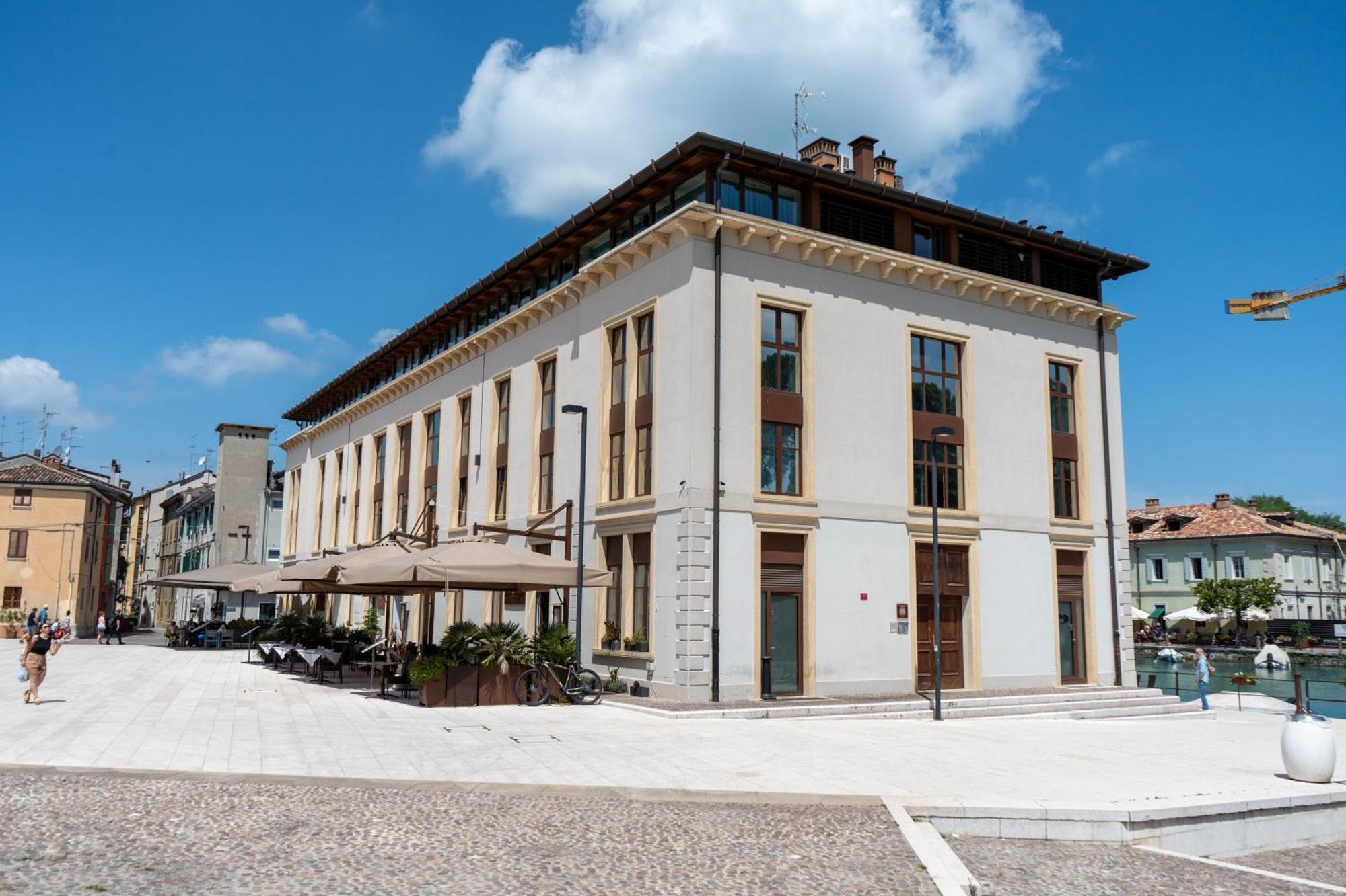 C House Rooms Lake Пескьера-дель-Гарда Экстерьер фото
