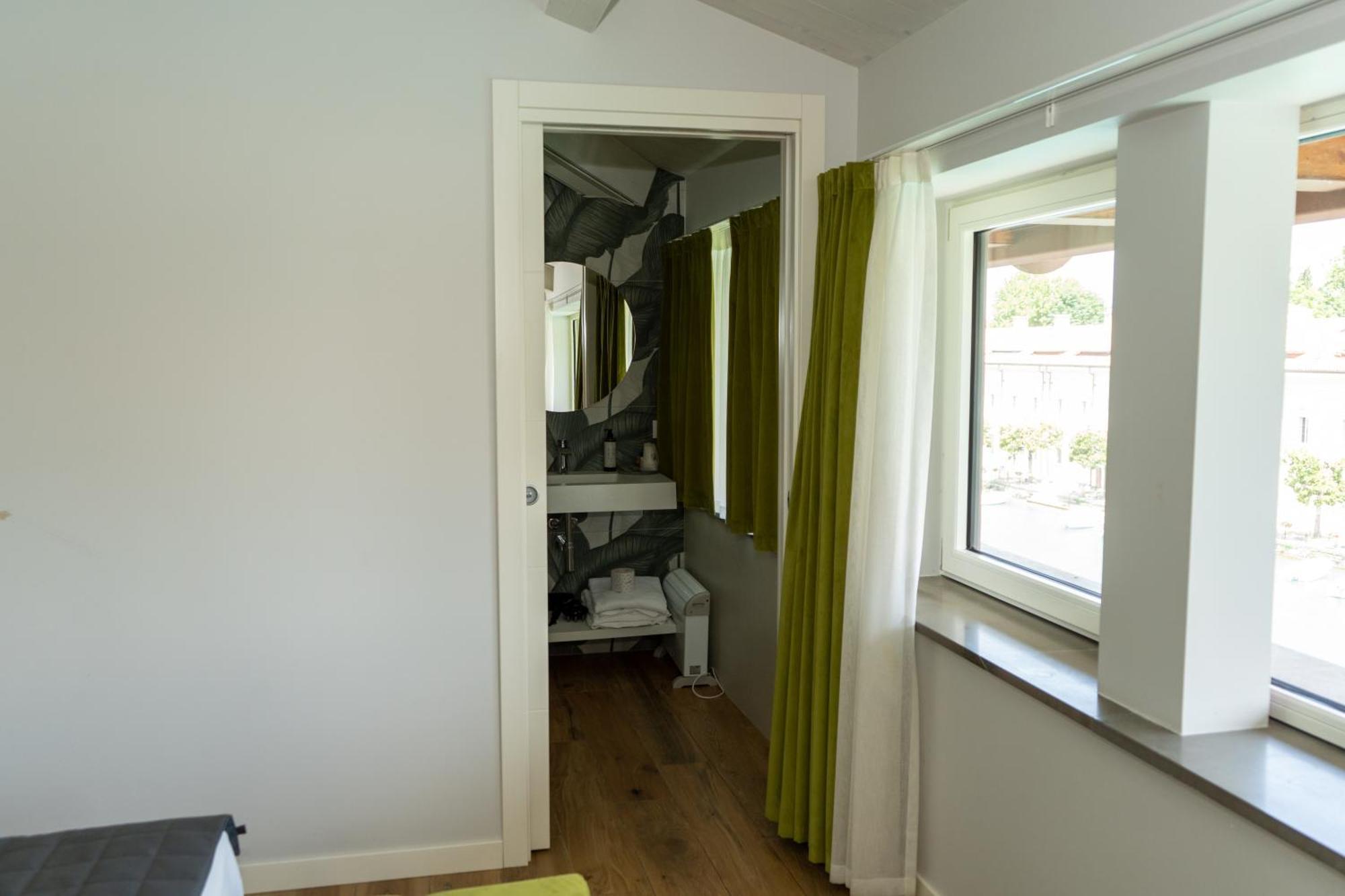 C House Rooms Lake Пескьера-дель-Гарда Экстерьер фото