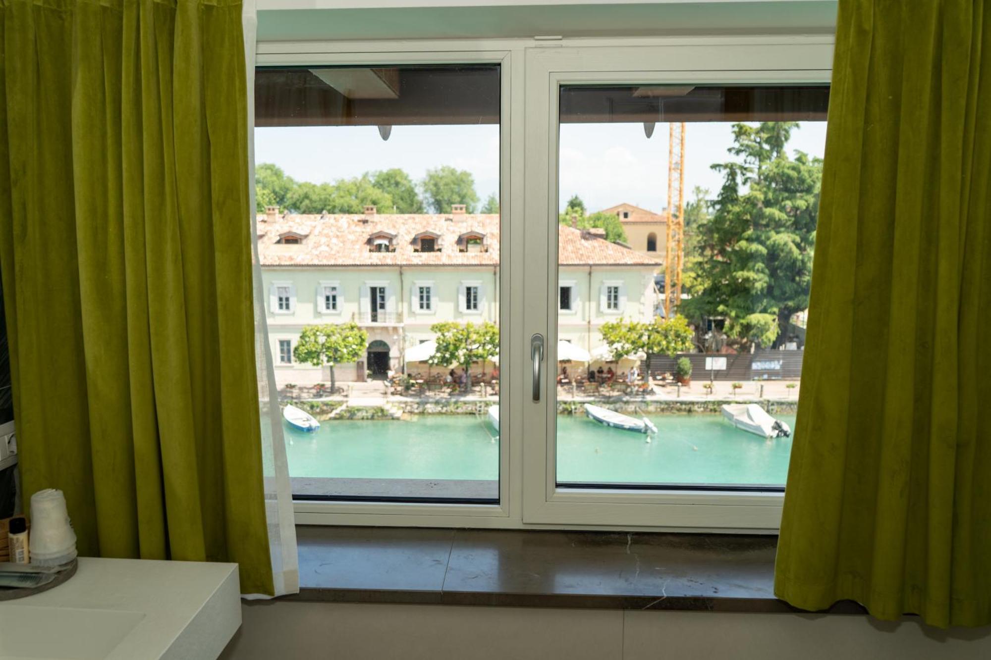 C House Rooms Lake Пескьера-дель-Гарда Экстерьер фото