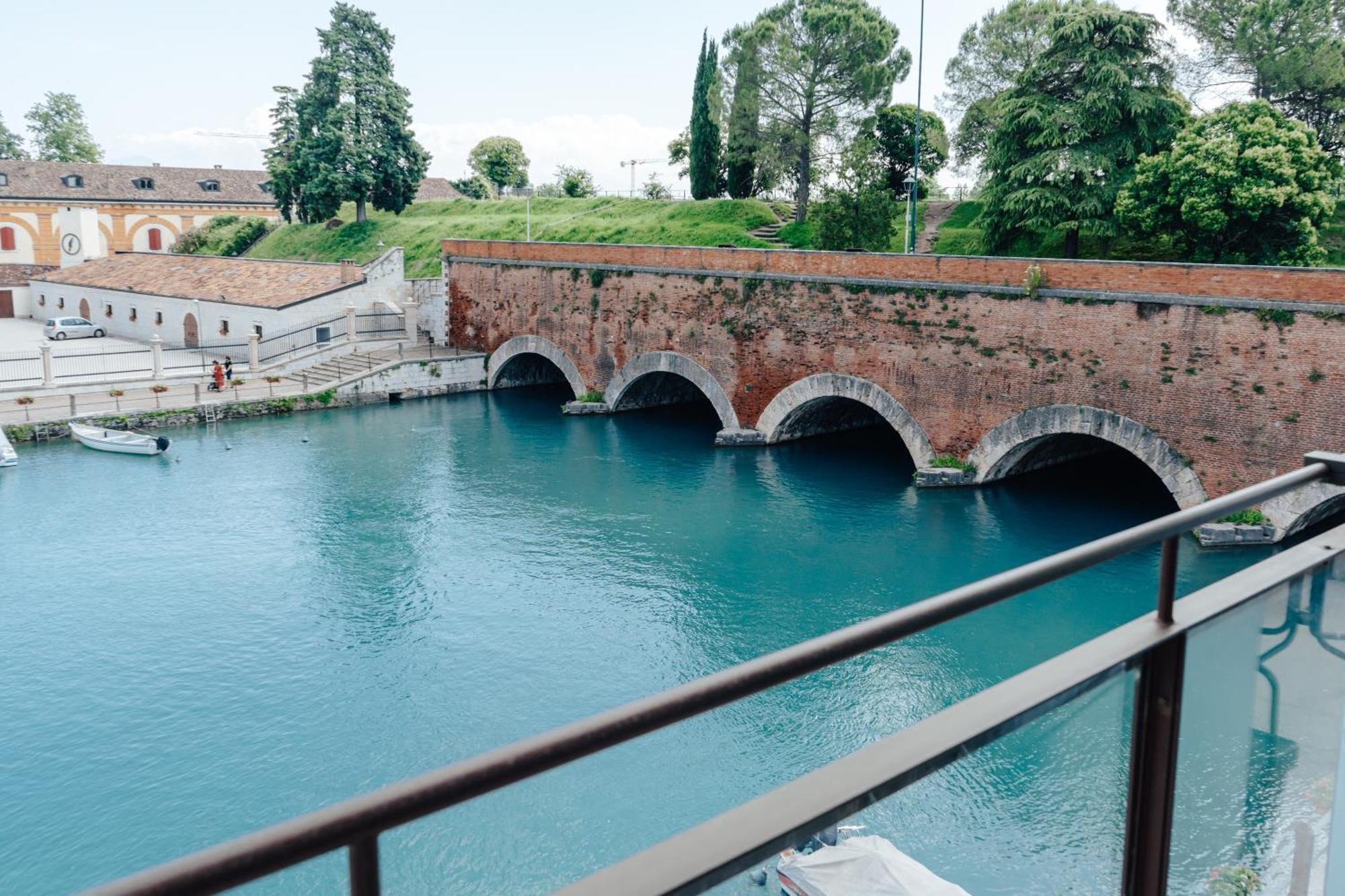 C House Rooms Lake Пескьера-дель-Гарда Экстерьер фото